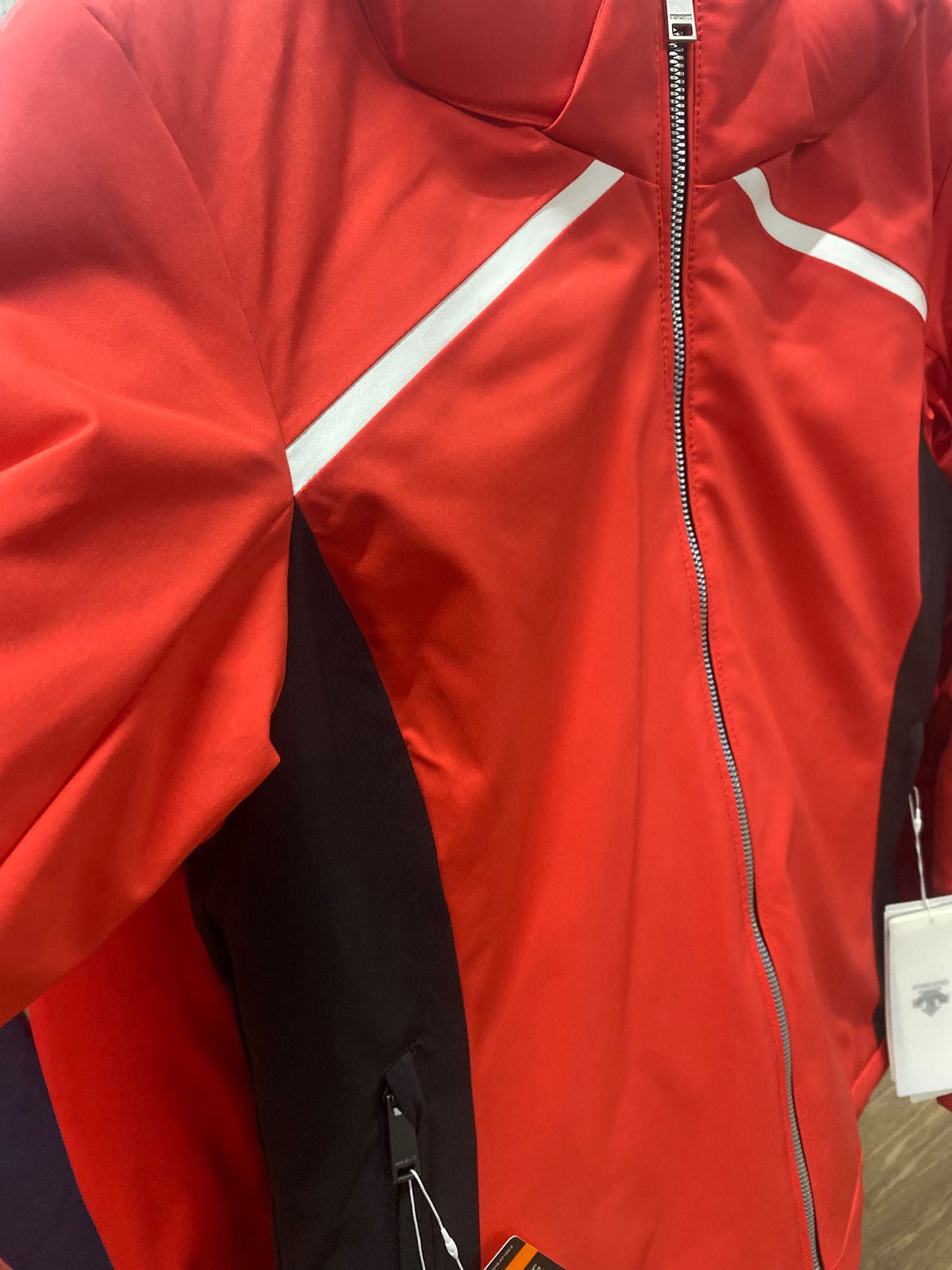 Rote Ski-Jacke Damen Marke: Descente