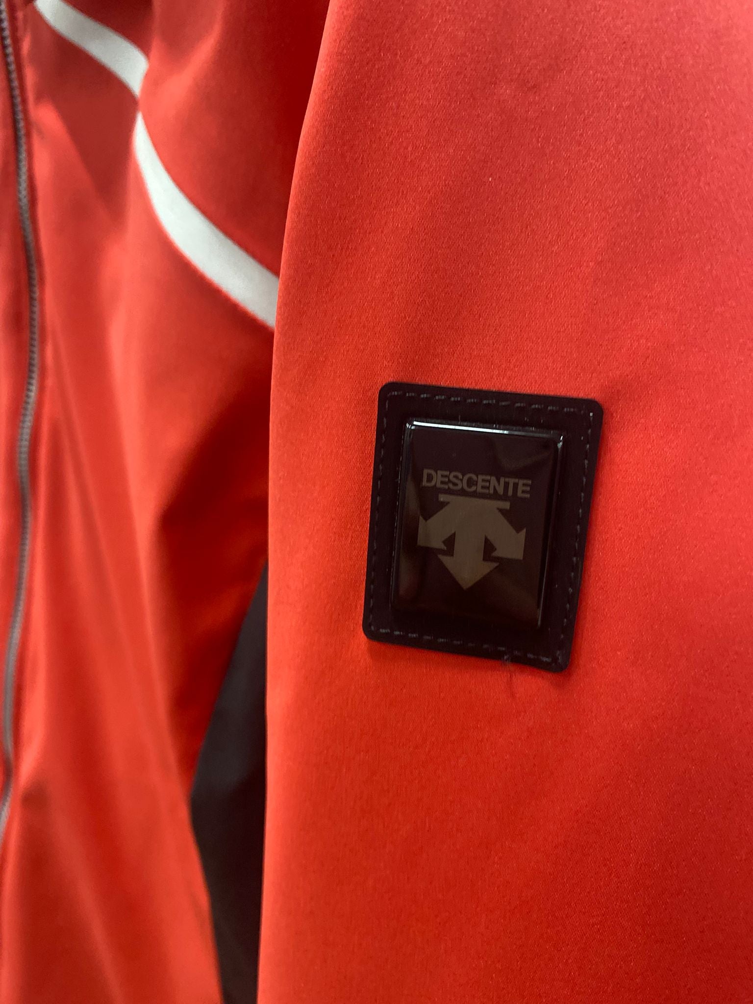 Rote Ski-Jacke Damen Marke: Descente