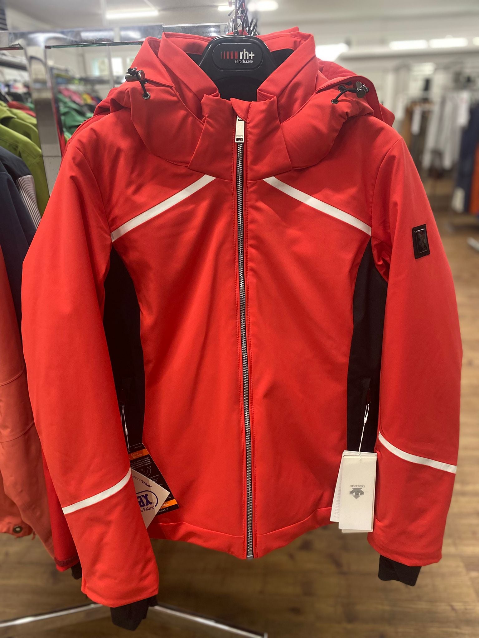 Rote Ski-Jacke Damen Marke: Descente