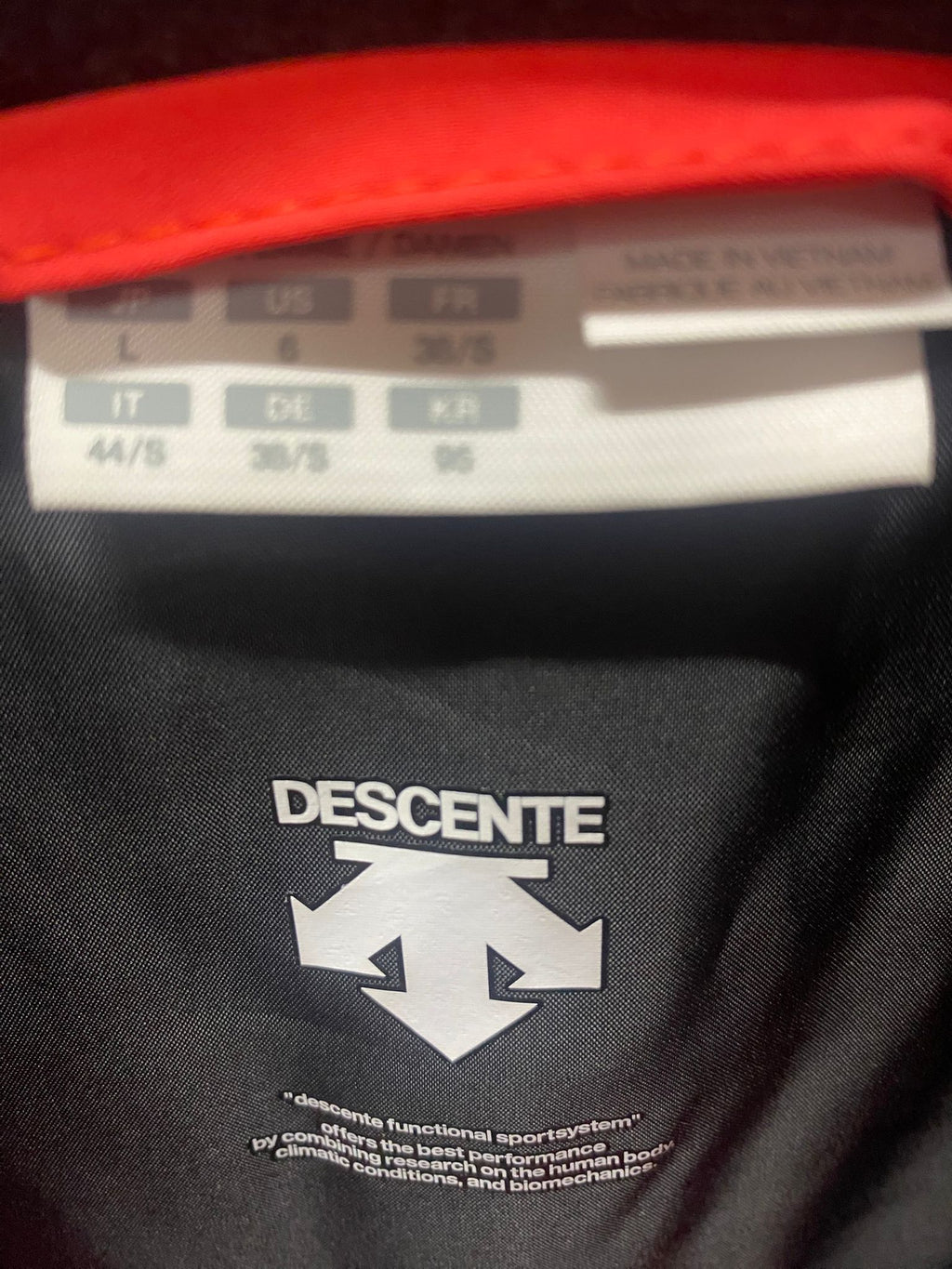 Rote Ski-Jacke Damen Marke: Descente