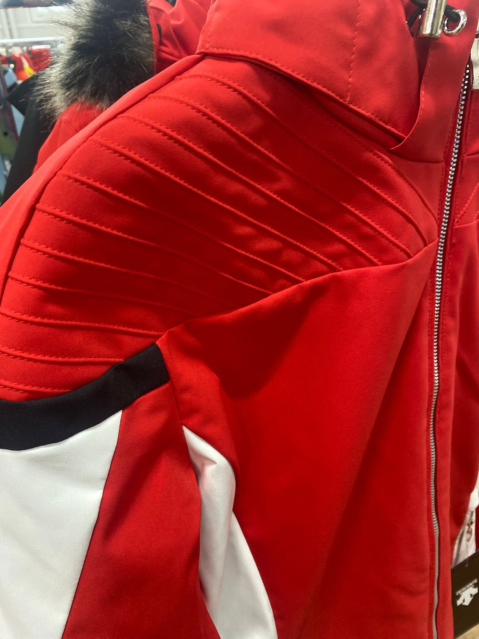 Rot/weisse Ski-Jacke Damen Marke: Descente