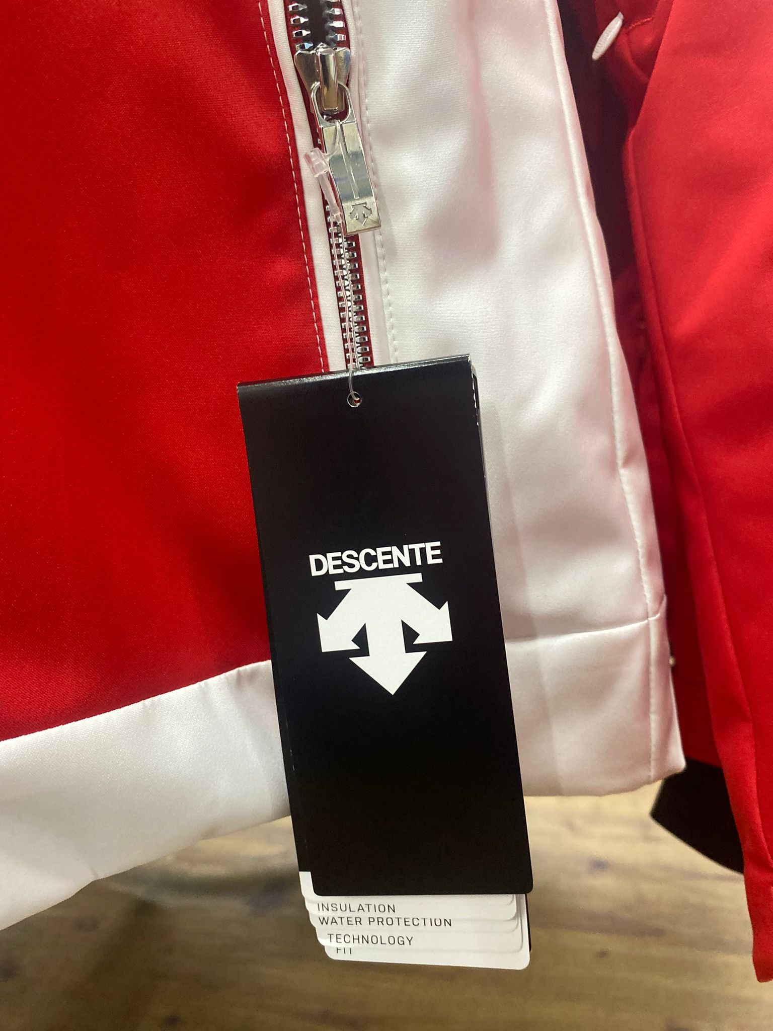 Rot/weisse Ski-Jacke Damen Marke: Descente