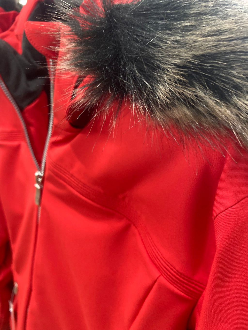 Rote Ski-Jacke mit Fell Kaputze Marke: Descente