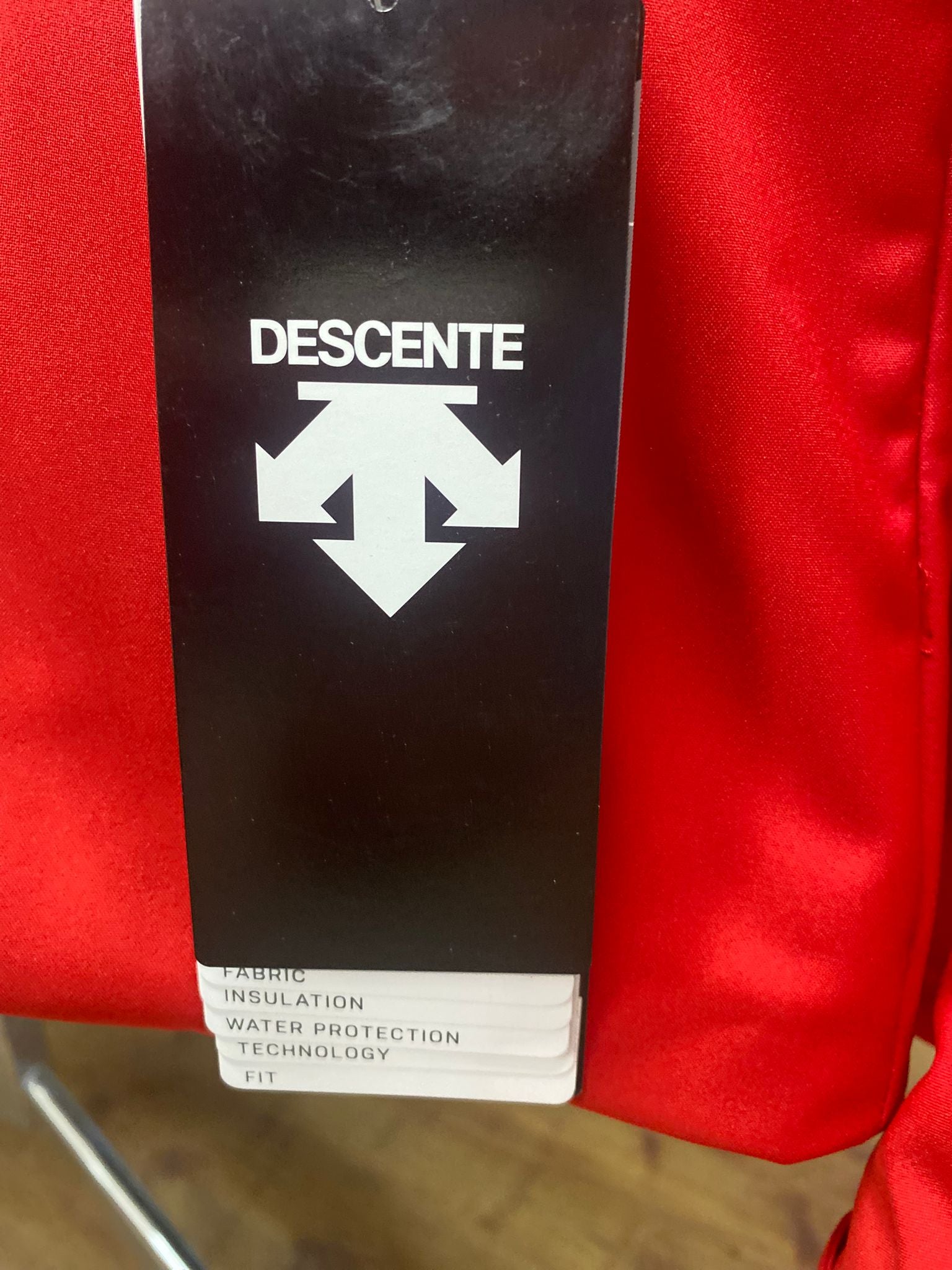 Rote Ski-Jacke mit Fell Kaputze Marke: Descente